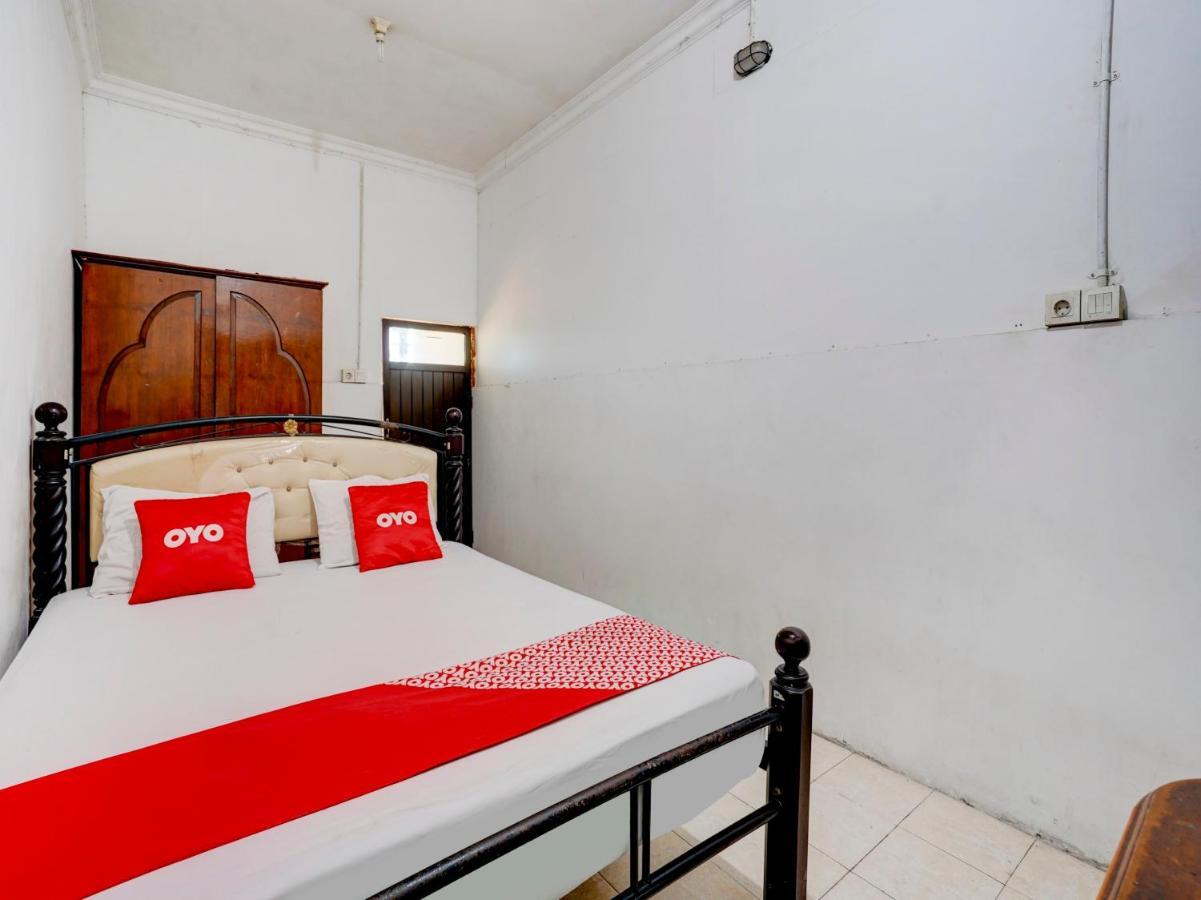 Oyo 4006 Gajah Mada Trim Syariah Hotell Surabaya Exteriör bild